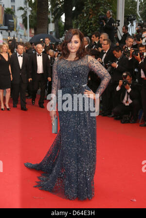 Actress Aishwarya Rai arrives at the premiere of 'Cosmopolis' during the 65th Cannes Film Festival at Palais des Festivals in Cannes, France, on 25 May 2012. Photo: Hubert Boesl Stock Photo