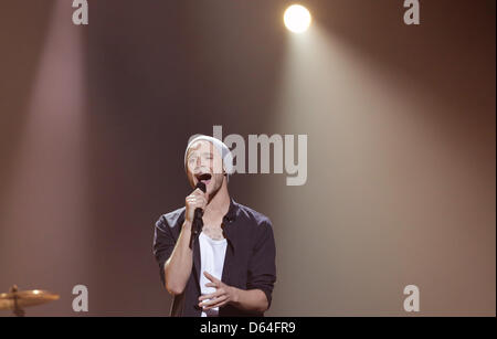 Roman Lob representing Germany performs during the Grand Final of the Eurovision Song Contest 2012 in Baku, Azerbaijan, 26 May 2012. There are 26 finalists from as many countries competing in the the 57th Eurovision Song Contest. Photo: Joerg Carstensen Stock Photo