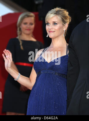 US actress Reese Witherspoon arrives for the screening of 'Mud' during the 65th Cannes Film Festival, in Cannes, France, 26 May 2012. The movie is presented in the Official Competition of the festival, which runs from 16 to 27 May. Photo: Hubert Boesl Stock Photo