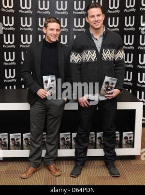 Jamie Bell and Channing Tatum The stars of ‘The Eagle’ sign copies of Rosemary Sutcliff's award-winning vel upon which the Stock Photo