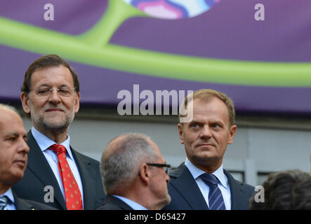 Spain's Prime Minister Mariano Rajoy (L) and Poland's Prime Minister Donald Tusk before UEFA EURO 2012 group C soccer match Spain vs Italy at Arena Gdansk in Gdansk, Poland, 10 June 2012. Photo: Marcus Brandt dpa (Please refer to chapters 7 and 8 of http://dpaq.de/Ziovh for UEFA Euro 2012 Terms & Conditions)  +++(c) dpa - Bildfunk+++