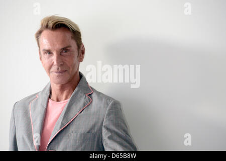 German fashion designer Wolfgang Joop poses for a picture during his visit to the exhibition FRAUEN (women) at the Pinakothek in Munich, Germany, 15 June 2012. Photo: Felix Hoerhager Stock Photo
