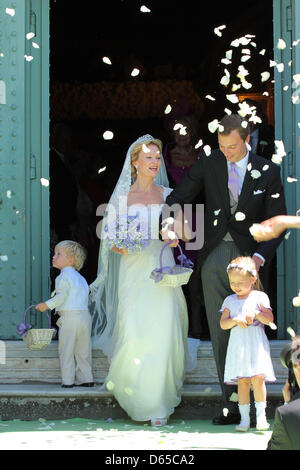 Dutch Princess Maria Carolina de Bourbon de Parme (L) and Albert Brenninkmeijer leave the Basilica di San Miniato al Monte after their wedding in Florence, Italy, 16 June 2012. Photo: Albert Nieboer - NETHERLANDS OUT Stock Photo