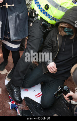 George Square, Glasgow, Scotland, UK. Saturday 13th April 2013. Police remove an effigy of recently deceased Baroness Margaret Thatcher during a 'Thatcher is Dead' party, after an attempt by young protestors to burn the effigy, in George Square. Credit: Jeremy Sutton-hibbert /Alamy Live News Stock Photo