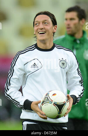 Germany's Mesut Oezil attends a training session of the German national soccer team at Arena Gdansk in Gdansk, Poland, 21 June 2012. Photo: Andreas Gebert dpa (Please refer to chapters 7 and 8 of http://dpaq.de/Ziovh for UEFA Euro 2012 Terms & Conditions)  +++(c) dpa - Bildfunk+++ Stock Photo