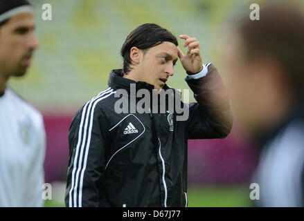 Germany's Mesut Oezil attends a training session of the German national soccer team at Arena Gdansk in Gdansk, Poland, 21 June 2012. Photo: Andreas Gebert dpa (Please refer to chapters 7 and 8 of http://dpaq.de/Ziovh for UEFA Euro 2012 Terms & Conditions) Stock Photo