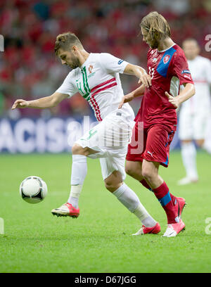 Portugal's Miguel Veloso (R) and Czech Republic's Jaroslav Plasil (L) vie for the ball during UEFA EURO 2012 quarter-final soccer match Czech Republic vs Portugal at the National Stadium in Warsaw, Poland, 21 June 2012. Photo: XX dpa (Please refer to chapters 7 and 8 of http://dpaq.de/Ziovh for UEFA Euro 2012 Terms & Conditions) Stock Photo