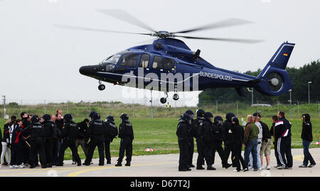 A Eurocopter EC 155 helicopter takes part in an exercise at the site of the flying squadron of the German Fedral Police in Blumber, Germany, 27 June 2012. Policemen play the parts of two angry gangs of hooligans. Photo: Hannibal Hanschke Stock Photo