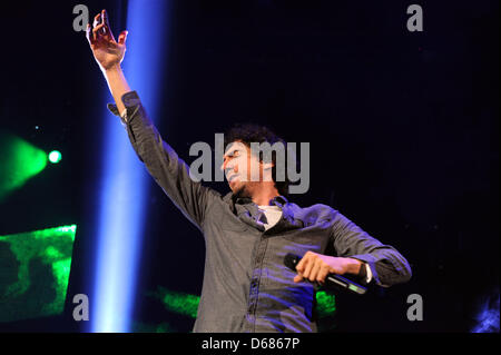 Singer Gary Lightbody of British band Snow Patrol perofrms at Lanxess Arena in Cologne, Germany, 04 July 2012. Photo: Jan Knoff Stock Photo