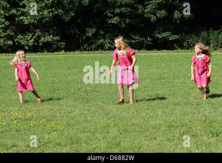 Dutch Princess Amalia (C) poses with her sisters Princess Ariane (L) and Princess Alexia for the media during a photo session at estate The Horsten in Wassenaar, The Netherlands, 7 July 2012. Prince Willem-Alexander lives with his family at Villa Eikenhorst at Estate the Horsten. Photo: Albert Nieboer / NETHERLANDS OUT Stock Photo