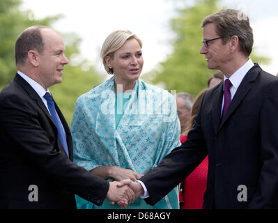 German Foreign Minister Guido Westerwelle (R) and Prince Albert II of Monaco shake hands next to Princess of Monaco Charlene prior to a trip with the passenger ship Sanssouci in Berlin, Germany, 09 July 2012. Prince Albert II and his wife visit Germany for several days. Photo: JOERG CARSTENSEN Stock Photo