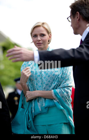 German Foreign Minister Guido Westerwelle (R) greets Princess of Monaco Charlene prior to a trip with the passenger ship Sanssouci in Berlin, Germany, 09 July 2012. Prince Albert II and his wife visit Germany for several days. Photo: JOERG CARSTENSEN Stock Photo