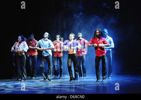 Die international gefeierte Tanzshow BALLET REVOLUCION am 11.07.2012 bei einem Press Call auf der Bühne der Philharmonie in Köln, Die aus Kuba stammende Show mit den talentiertesten Tänzern des Landes tritt im Rahmen des Sommerfestivals vom 11.-15.07. in Köln auf.   Foto: Horst Galuschka Stock Photo