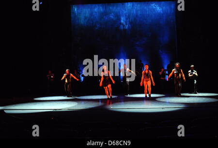 Die international gefeierte Tanzshow BALLET REVOLUCION am 11.07.2012 bei einem Press Call auf der Bühne der Philharmonie in Köln, Die aus Kuba stammende Show mit den talentiertesten Tänzern des Landes tritt im Rahmen des Sommerfestivals vom 11.-15.07. in Köln auf.   Foto: Horst Galuschka Stock Photo