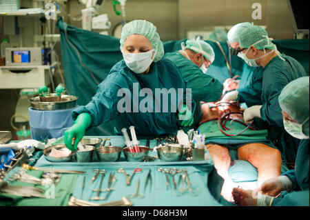 A team of doctors operates on a patient's heart at the German Heart Institute in Berlin, Gewrmany, 12 July 2012. Since 1987 more than 70,000 open-heart surgeries have been performed here. Photo: Maurizio Gambarini Stock Photo