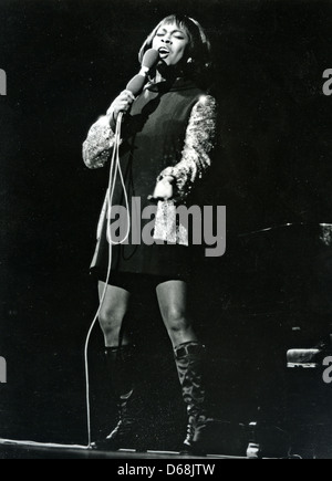 SARAH VAUGHAN (1924-1990) US Jazz Singer About 1968 Stock Photo - Alamy