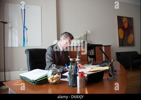 German Minister of Defence Thomas de Maiziere (CDU) is pictured in his office at the German Ministry of Defence in Berlin, Germany, 23 July 2012. Photo: Maurizio Gambarini Stock Photo