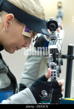 Beate Gauss of Germany competes in the womens 10 meter air rifle qualifying round during in The Royal Artillery Barracks at the London 2012 Olympic Games, London, Great Britain, 28. July 2012. Photo: Peter Kneffel dpa  +++(c) dpa - Bildfunk+++ Stock Photo