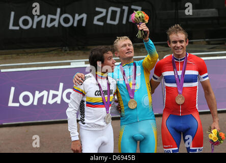 First placed Alexandr Vinokurov (C) of Kazachstan, second placed Rigoberto Uran Uran (L) of Colombia and third placed Alexander Kristoff celebrate after the Men's Road Cycling Race at the London 2012 Olympic Games in London, Britain, 28 July 2012. Photo: Christian Charisius dpa  +++(c) dpa - Bildfunk+++ Stock Photo