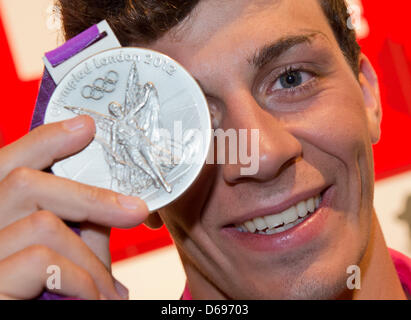 Germany's Sideris Tasiadis poses his silver medal at the German Haus (Deutsches Haus) after placed second in the Canoe Slalom Men's Single competition at the London 2012 Olympic Games, London, Great Britain, 31 July 2012. Photo: Peter Kneffel dpa  +++(c) dpa - Bildfunk+++ Stock Photo