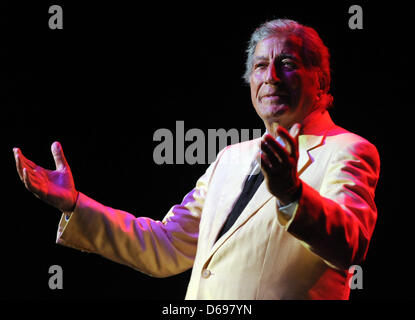 US Jazz singer Tony Bennett performs at the Admiralspalast in Berlin, Germany, 01 August 2012. Photo: BRITTA PEDERSEN Stock Photo