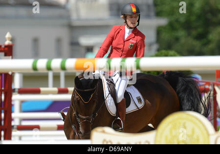 Germany's jumping rider Meredith Michaels-Beerbaum jumps with her horse Bella Donna an obstacle in the London 2012 Olympic Games jumping competition at Greenwich Park in London, Britain, 04 August 2012. Photo: Jochen Luebke dpa  +++(c) dpa - Bildfunk+++ Stock Photo