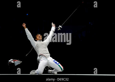 Andrea Baldini of Italy celebrates scoring the winning point for his team to win gold in the men's foil team final against Japan in ExCeL Arena at the London 2012 Olympic Games, London, Great Britain, 5 August 2012. Photo: Marius Becker dpa  +++(c) dpa - Bildfunk+++ Stock Photo