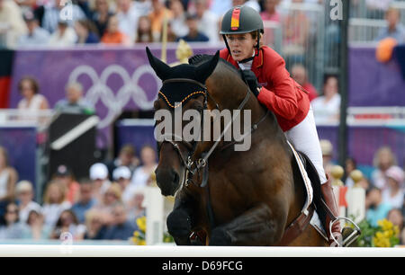 Germany's jumping rider Meredith Michaels-Beerbaum jumps with her horse Bella Donna an obstacle in the London 2012 olympic jumping competition at Greenwich Park in London, Britain, 08 August 2012. Photo: Jochen Luebke dpa  +++(c) dpa - Bildfunk+++ Stock Photo