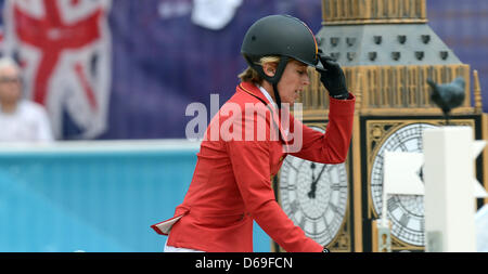 Germany's jumping rider Meredith Michaels-Beerbaum jumps with her horse Bella Donna an obstacle in the London 2012 olympic jumping competition at Greenwich Park in London, Britain, 08 August 2012. Photo: Jochen Luebke dpa  +++(c) dpa - Bildfunk+++ Stock Photo