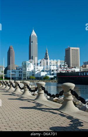 GREAT LAKES SCIENCE CENTER DOWNTOWN CLEVELAND SKYLINE OHIO USA Stock Photo