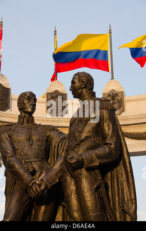 Ecuador, Guayaquil, Malecón 2000, historic Simón Bolívar Pier. La Rotonda with the monument of Bolivar and San Martin. Stock Photo