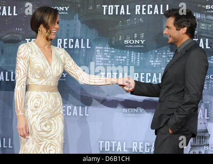 Actress Kate Beckinsale and her husband, US director  Len Wiseman, arrive for the German premiere of their new film 'Total Recall' in Berlin, Germany, 13 August 2012. The film will open in German cinemas from 23 August 2012. PHOTO: BRITTA PEDERSEN Stock Photo