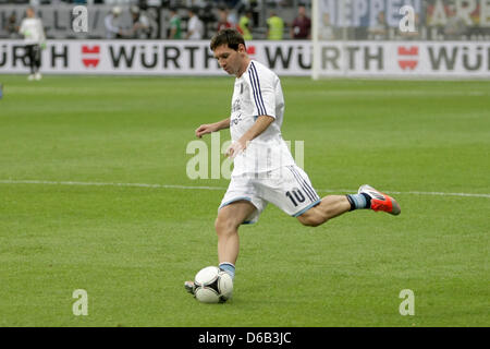 Argentina's Lionel Messi warms up prior to the friendly soccer match between Germany and Argentina at the Commerzbank-Arena in Frankfurt/Main, Germany, 15 August 2012. Photo: Fredrik von Erichsen Stock Photo