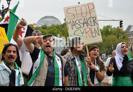 Protesters chant slogans in Berlin, Germany, 16 August 2012. The Society of Exiled Iranians (Exiliranische Gesellschaft) had organised a demonstration near Brandenburg Gate against Iran's political leadership as well as the regime of Assad in Syria. Photo: SEBASTIAN KUNIGKEIT