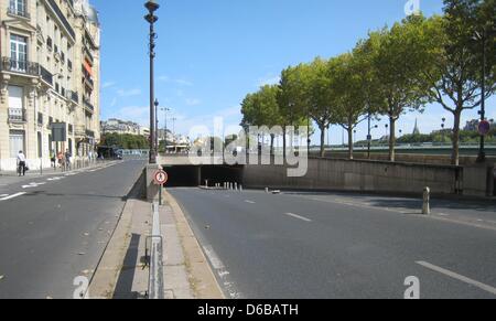 The enntrance to the Pont de l'Alma tunnel, where Princess Diana died in a car accident on 31 August 1997, is pictured in Paris, France, 23 August 2012. The replica of the flame of the Statue of Liberty will be used as the location for the commemration of Diana. Photo: Benjamin Wehrmann Stock Photo