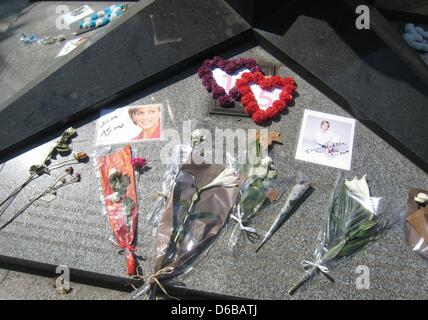 Flowers and photos are places at the flame sculpture at the enntrance to the Pont de l'Alma tunnel, where Princess Diana died in a car accident on 31 August 1997, in Paris, France, 23 August 2012. The replica of the flame of the Statue of Liberty will be used as the location for the commemration of Diana. Photo: Benjamin Wehrmann Stock Photo