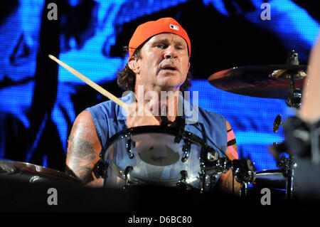 Drummer Chad Smith of the US Band Red Hot Chili Peppers performs on stage at the Veltins-Arena in Gelsenkirchen, Germany, 25 August 2012. Tens of thousands of people attended the one-day festival 'Rock im Pott'. Photo: Jan Knoff Stock Photo