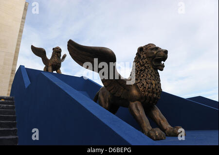 A winged lion, part of the official emblem of the official logo of Venice Film Festival in Venice, Italy, 28 August 2012. The 69th Venice Film Festival (La Biennale di Venezia) runs from 29 August to 08 September 2012. Photo: Jens Kalaene Stock Photo