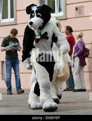 Visitors to the Eurofurence Convention talk in fanciul animal constumes through the inner city of Magdeburg, Germany, 31 August 2012. The 18th Eurofurence convention for furry fans is taking place in Magdeburg until 02 September 2012. Photo: JENS WOLF Stock Photo