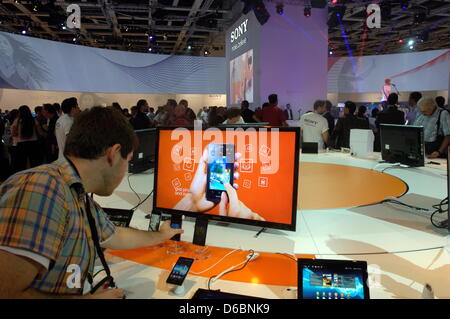 Consumer electronics trade in platform