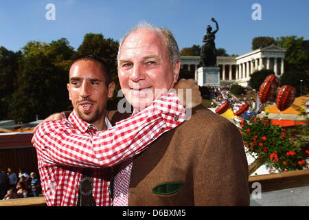 (dpa-file) - A file picture dated 02 October 2010 shows president of the Bundesliga soccer club FC Bayern, Uli Hoeness, and professional player Frank Ribery posing at the Oktoberfest in Munich, Germany. Uli Hoeness celebrates his 60th birthday on 05 January 2011. Photo: Alexandra Beier Stock Photo