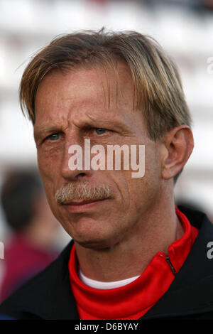 Head coach of FC Bruegge Christoph Daum watches a training session of the Hamburg SV in Marbella, Spain, 05 January 2012. German Bundesliga soccer club Hamburg SV is currently holding a training camp to prepare for the second half of the season. Photo: Kevin Kurek Stock Photo