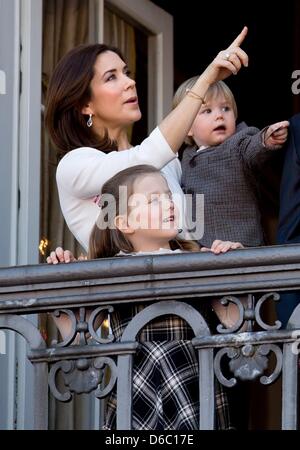 Copenhagen, Denmark. 16th April 2013. Danish Crown Princess Mary, Prince Vincent and Princess Isabella at the balcony of Amalienborg Palace in Copenhagen on the 73rd birthday of the Danish Queen on 16 April 2013. Photo: Patrick van Katwijk/DPA/Alamy Live News Stock Photo
