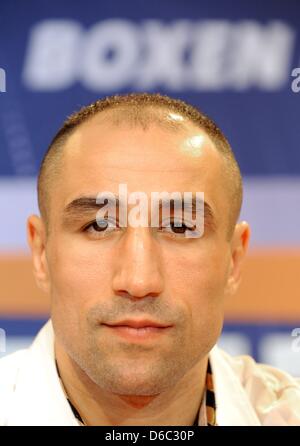Armenian-German professional boxer Arthur Abraham talks to journalists during a press conference in Offenburg, Germany, 11 January 2012. Farias and Abraham will fight in Offenburg on 14 January 2012. Photo: PATRICK SEEGER Stock Photo