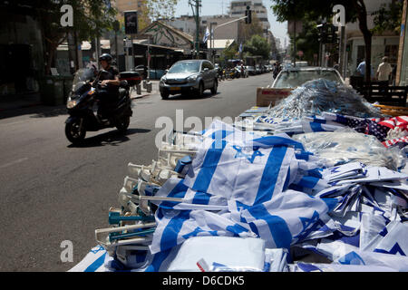 Jaffa, Israel. 15th April, 2013. An Israeli man rides a bicycle in Tel Aviv on the eve of the country's Independence Day on 15 April, 2013. Credit: dpa/Alamy Live News Stock Photo