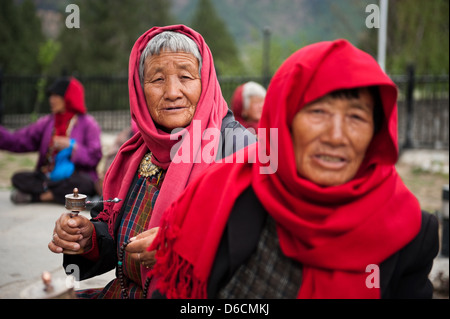 Thimphu, Bhutan, women praying in front of the Memorial Chorten Stock Photo