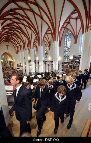 On the 800 year-anniversary of their school, pupils of the St. Thomas School, Leipzig attend a service at St. Thomas Church, Leipzig, Germany, 17 September 2012. The St. Thomas School, Leipzig is part of the Forum Thomanum together with the Thomanerchor and the St. Thomas Church. Photo: HENDRIK SCHMIDT Stock Photo