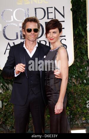 Actor Guy Pearce and wife Kate Mestitz arrive at the 69th Annual Golden Globe Awards presented by the Hollywood Foreign Press Association in Hotel Beverly Hilton in Los Angeles, USA, on 15 January 2012. Photo: Hubert Boesl Stock Photo