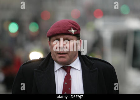 London, UK. 17 April 2013. Parachute Regiment Veteran arrives for Baroness Thatcher's funeral cortège en route to St. Paul's Cathedral Stock Photo