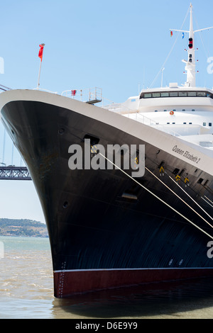 RMS QUeen Elizabeth 2 .QE2. alongside berth at Lisbon harbour Portugal. Stock Photo